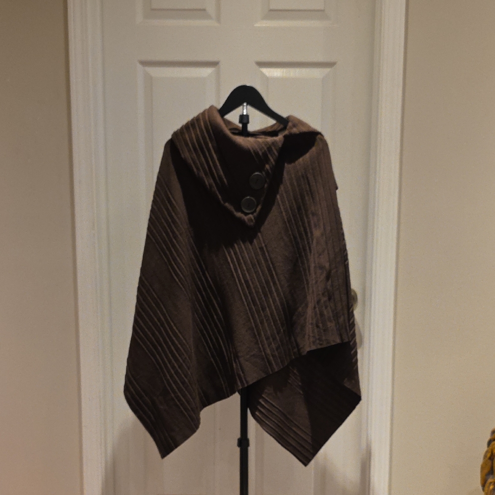 Moda Brown Textured Poncho with Accent Buttons